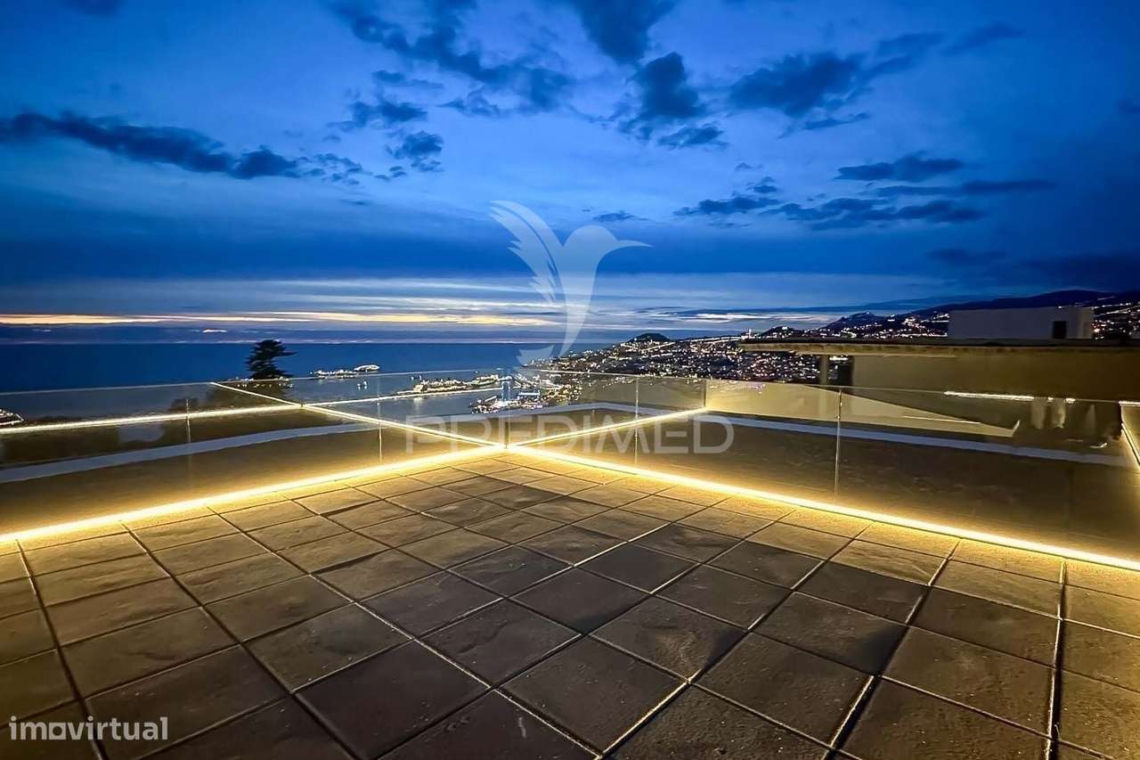 LUXUOSA MORADIA T4 COM PISCINA VISTA MAR.-5