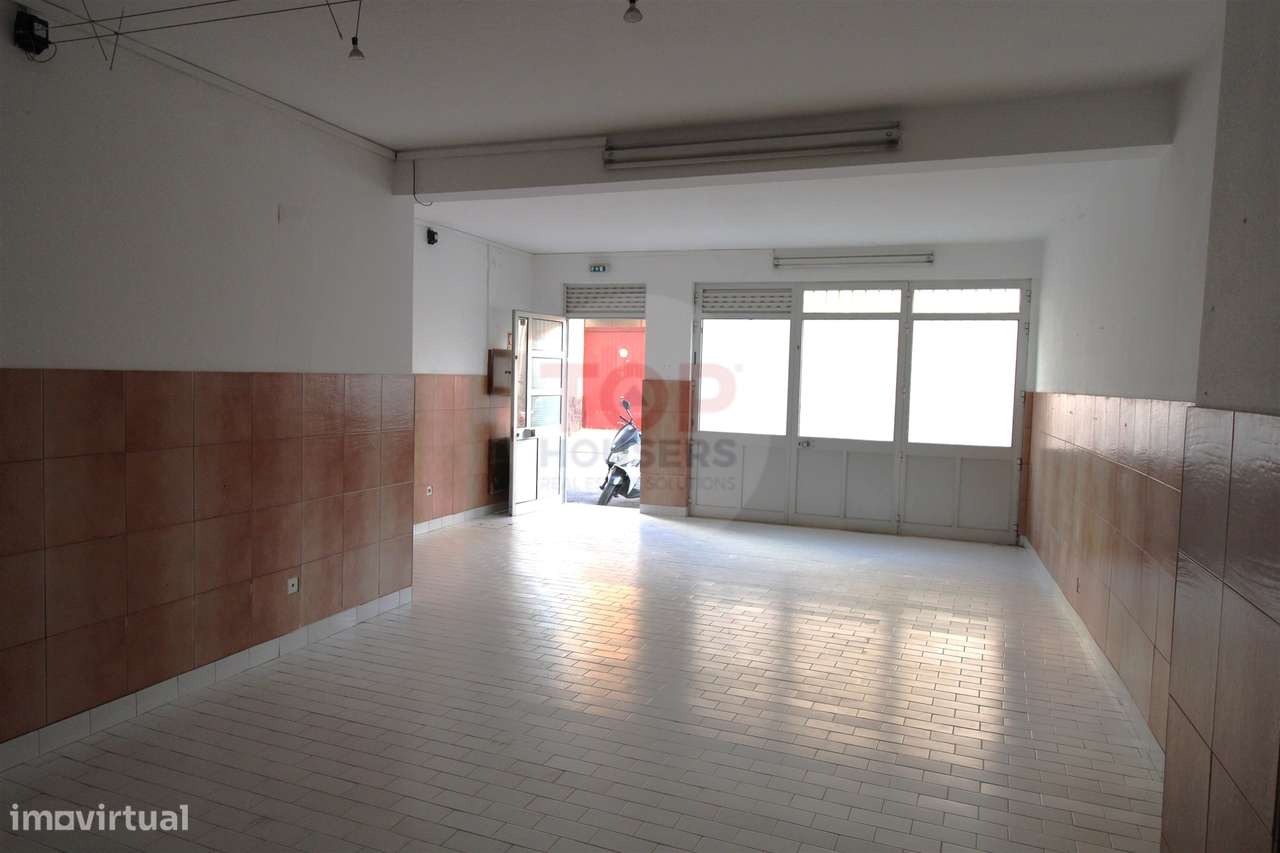 Loja Comercial com 117m² em Olhão – A 5 Minutos da Baixa-6