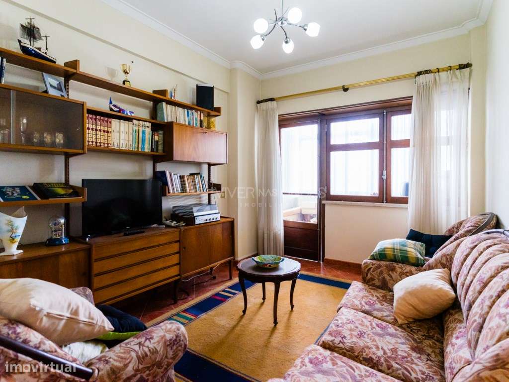 Apartamento T3 - áreas generosas e excelente localização - 500m praia - Grande imagem: 2/51