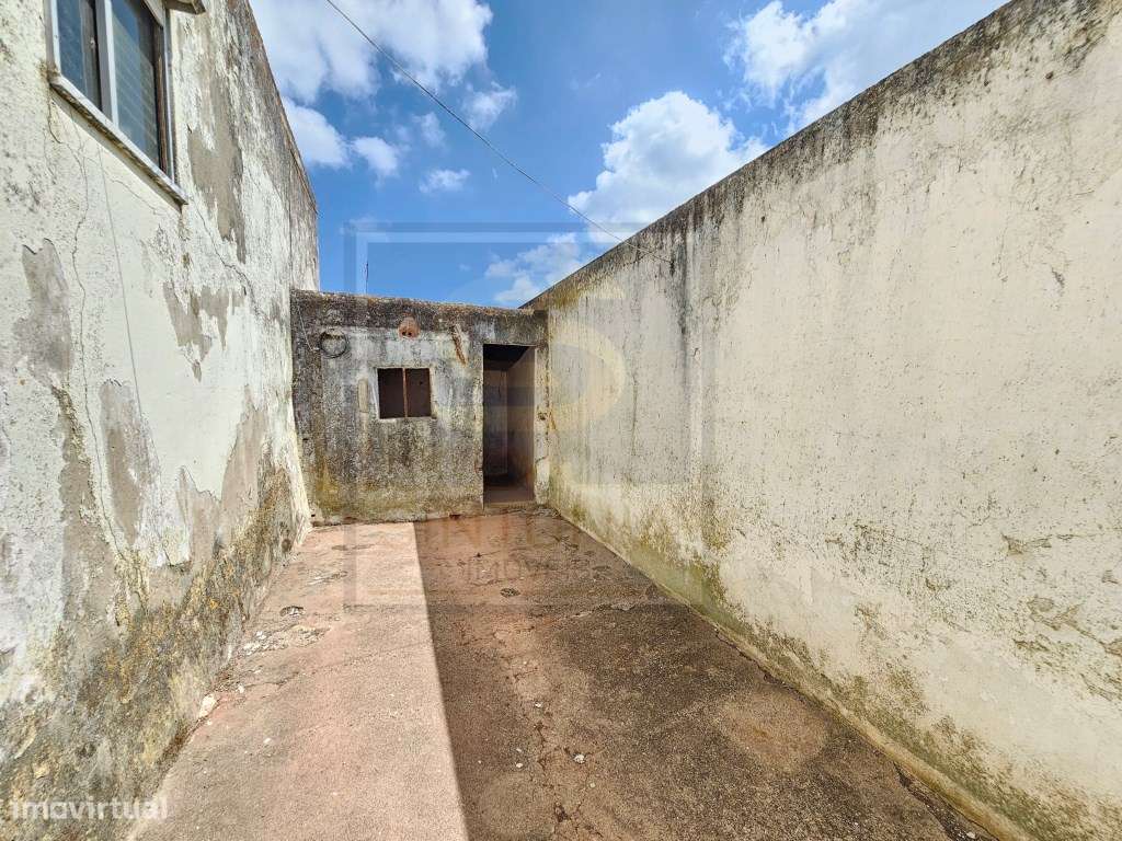 Moradia para Recuperar com Terreno de 1.600 m² na Ventosa, Cadaval-8