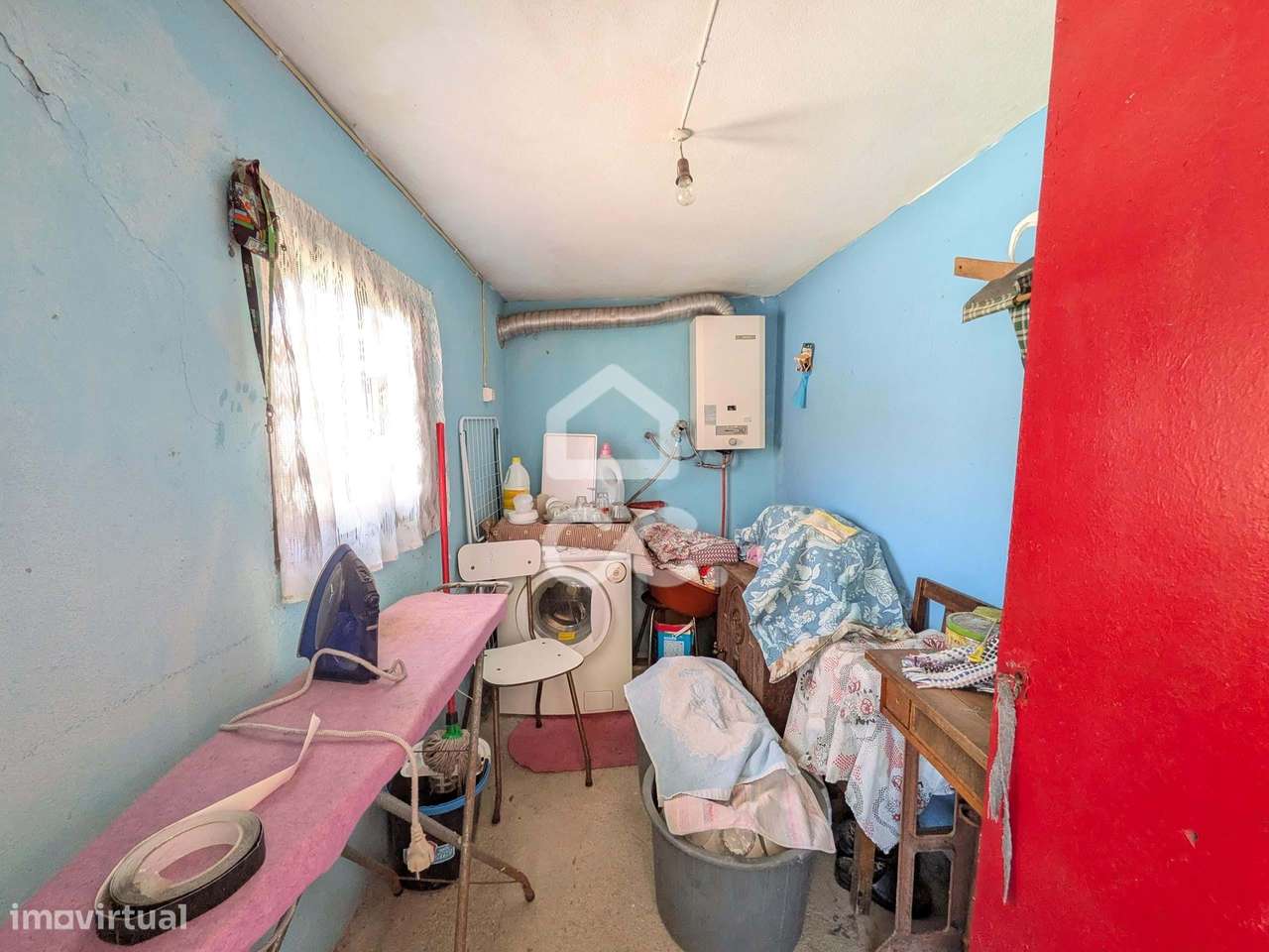 Oportunidade Única: Moradia para Restauro com Grande Potencial-21