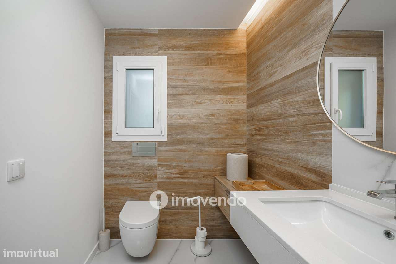 Moradia T3+1 moderna, com piscina e garagem, na Caparica-15
