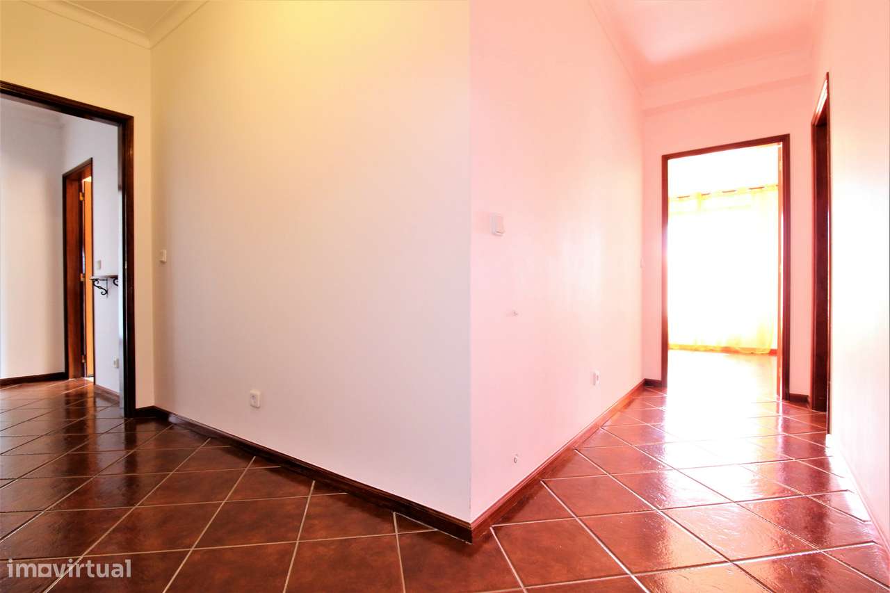Apartamento T3 com Garagem, Granja do Ulmeiro-14