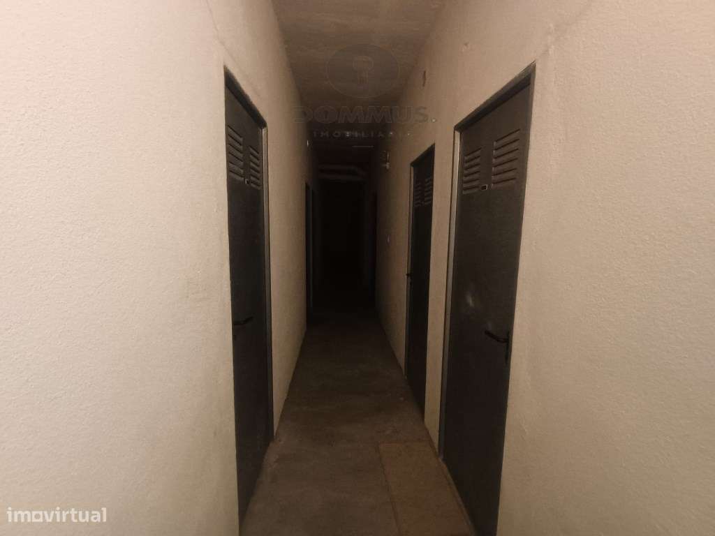 Apartamento T2 Remodelado c/ Arrecadação em São Marcos-27