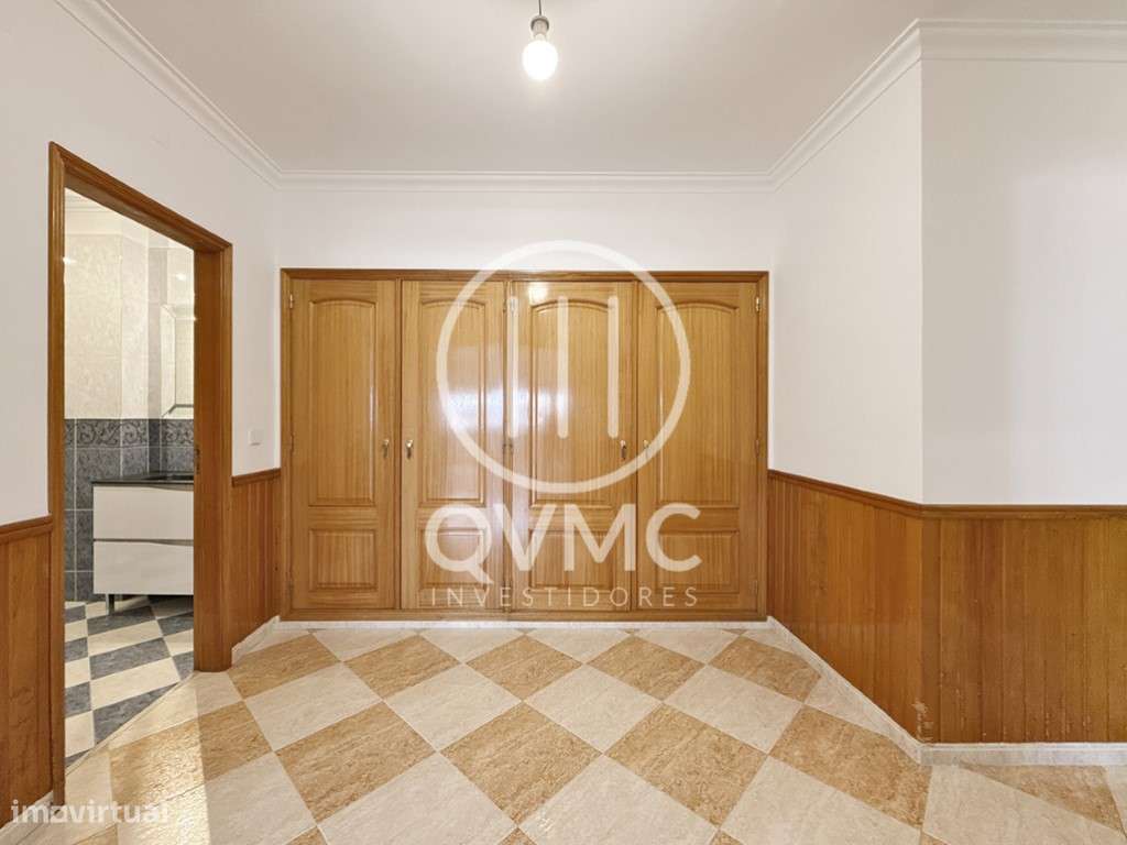 Apartamento T1 na Cavaleira com parqueamento e varanda-6