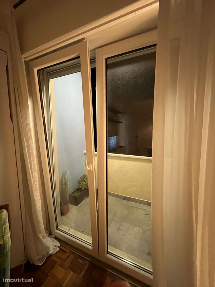 Arrenda-se apartamento T2 mobilado e totalmente equipado em Algés - Grande imagem: 5/20