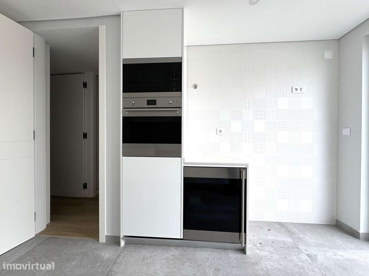 Apartamento T3 novo com Mezzanine e estacionamento no centro de Carcav-8