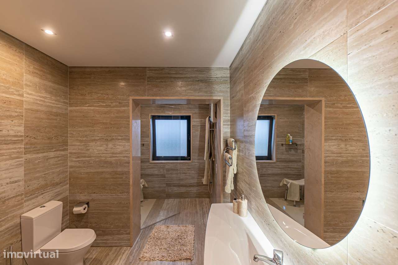 Moradia T3+1 Renovada com Vista Mar em Esmoriz-19