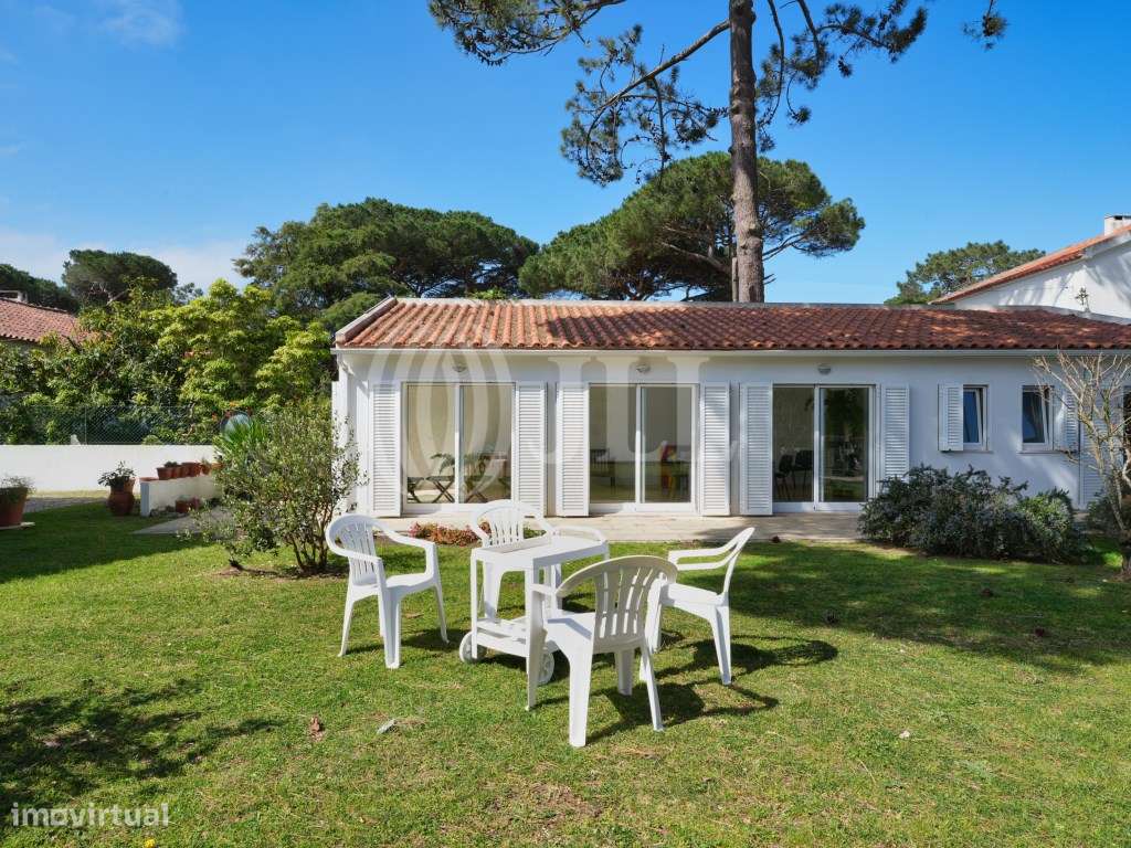 Moradia T4 com jardim no Banzão em Colares-53