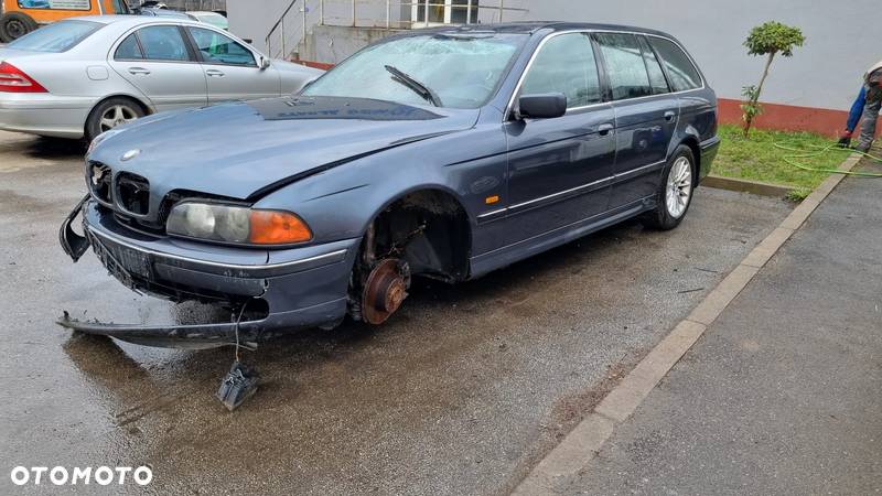 Błotnik Lewy Przedni BMW E39 Touring - 3