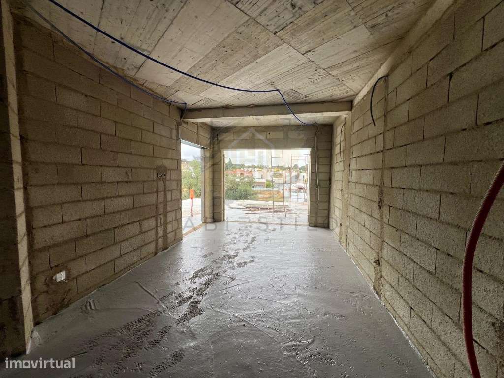 Moradia V4 com excelentes acabamentos-9