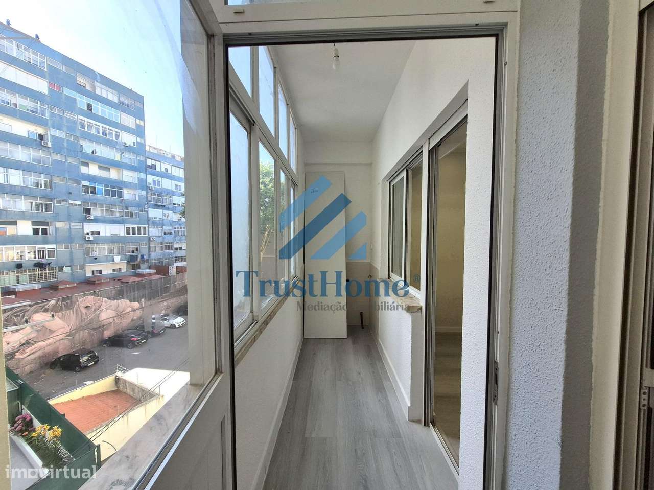 T1  Remodelado em Venteira centro da  Amadora-7