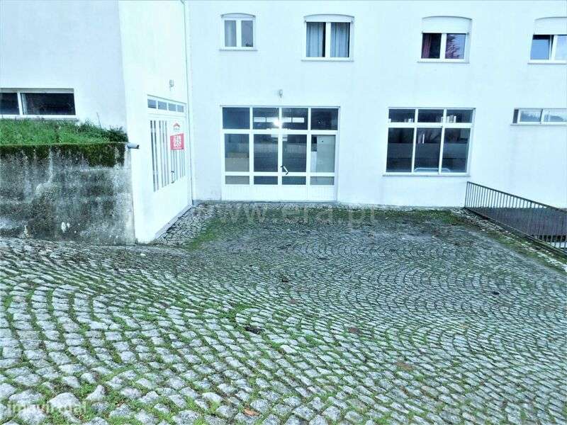 Garagem / Seia, Seia, São Romão e Lapa dos Dinheiros - Grande imagem: 5/6