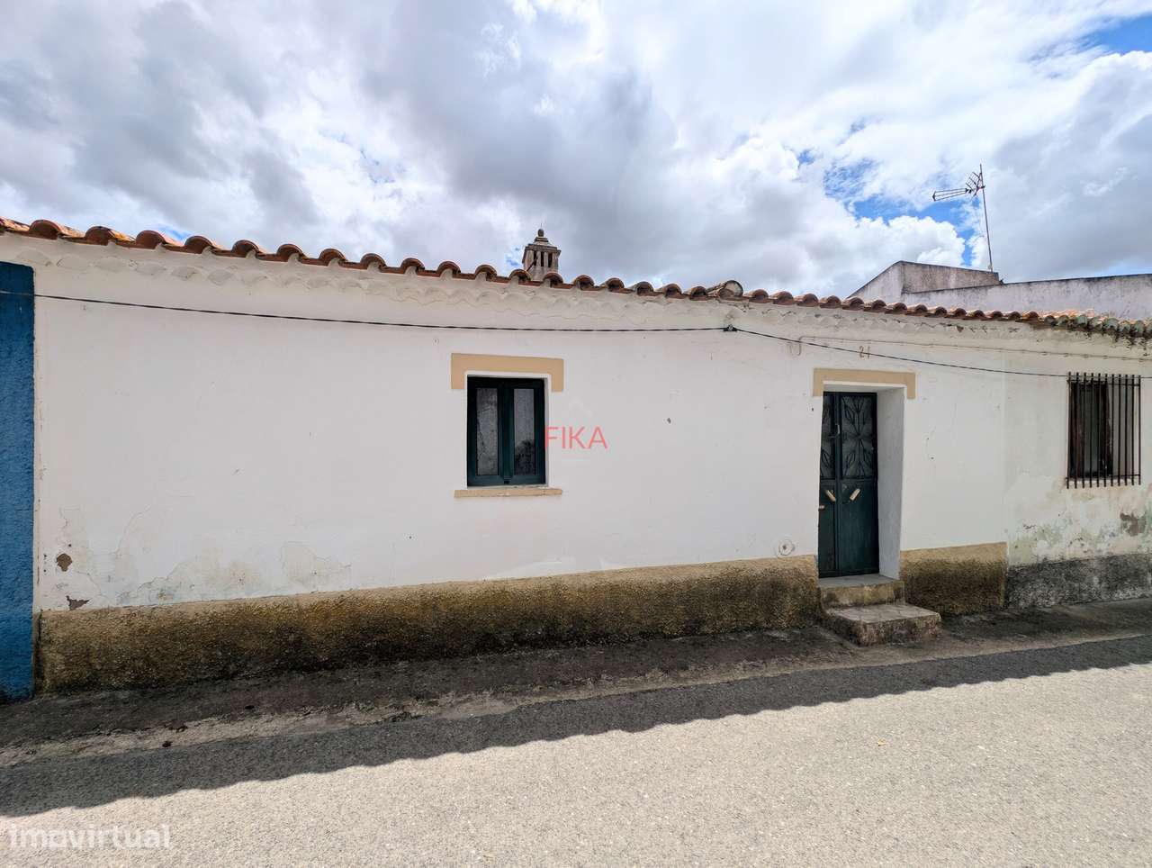 Moradia T3 para recuperação total com 679m2 de terreno-30