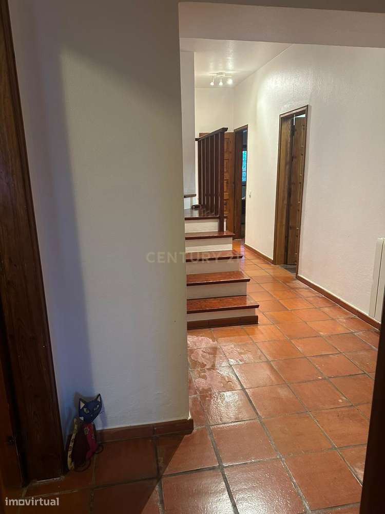 Moradia Isolada com Piscina - Grande imagem: 5/21