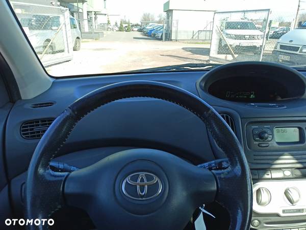 Toyota Yaris Verso - 12