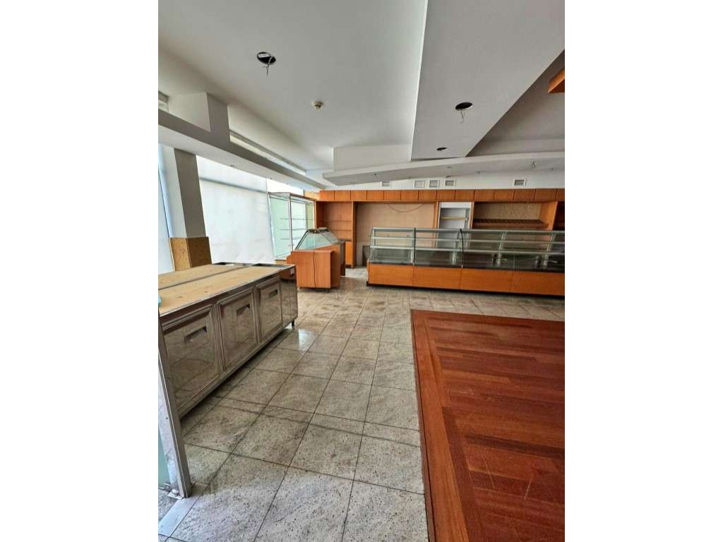 Oportunidade de negócio no coração de V. N. de Gaia-19