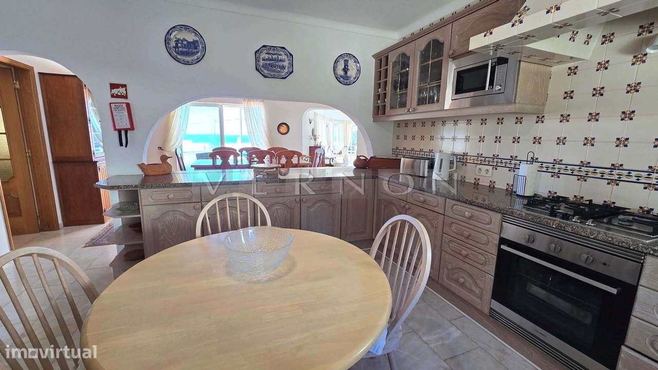 Algarve, para venda, moradia T5 primeira linha do mar com piscina aque-19