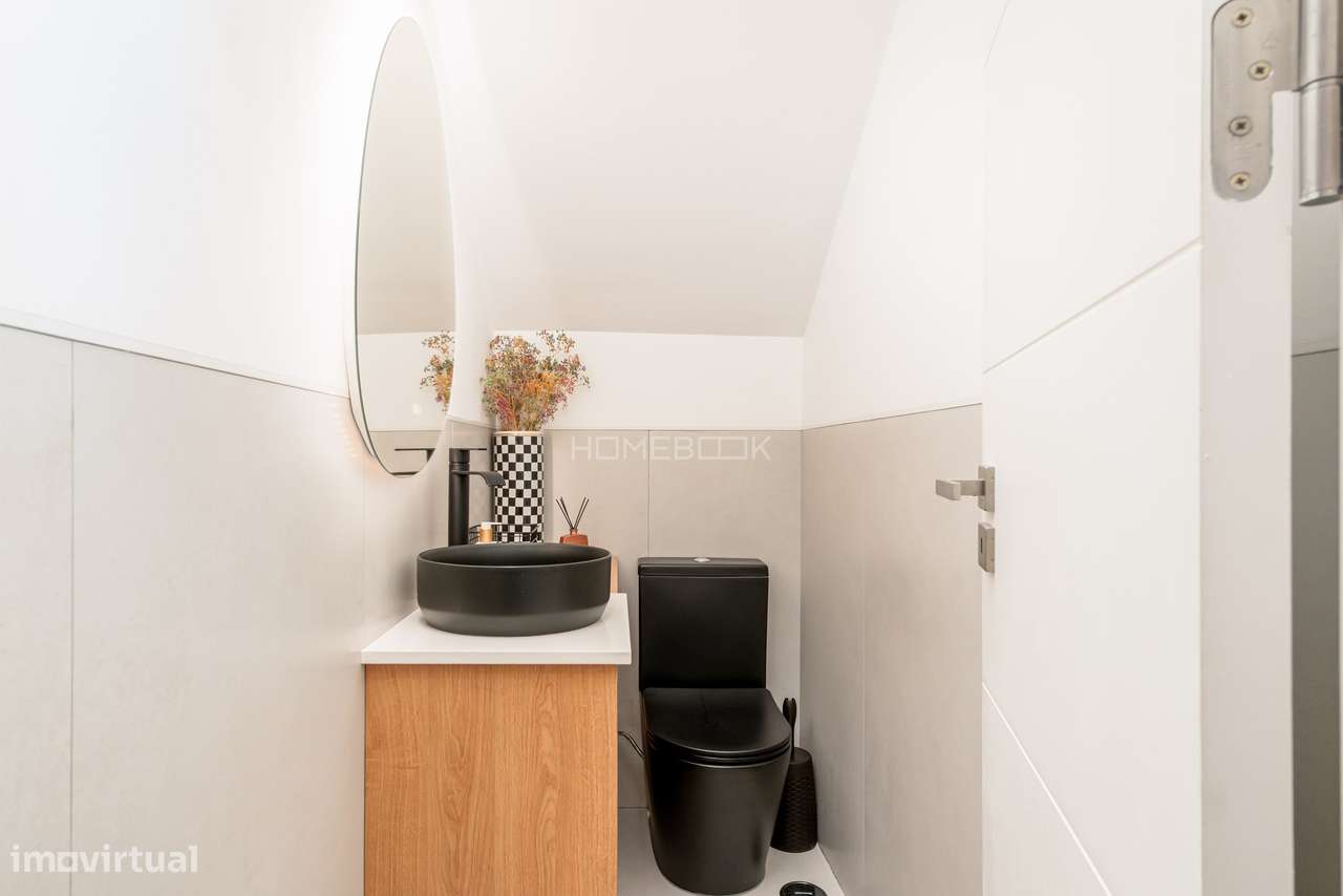 Moradia T5 renovada em condomínio fechado com piscinas, campo de ténis-14