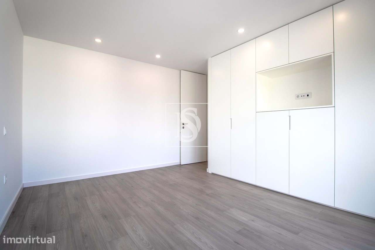 T2 NOVO c/ 139 m², Cozinha Equipada e Garagem Fechada p/ 2 Carros-14