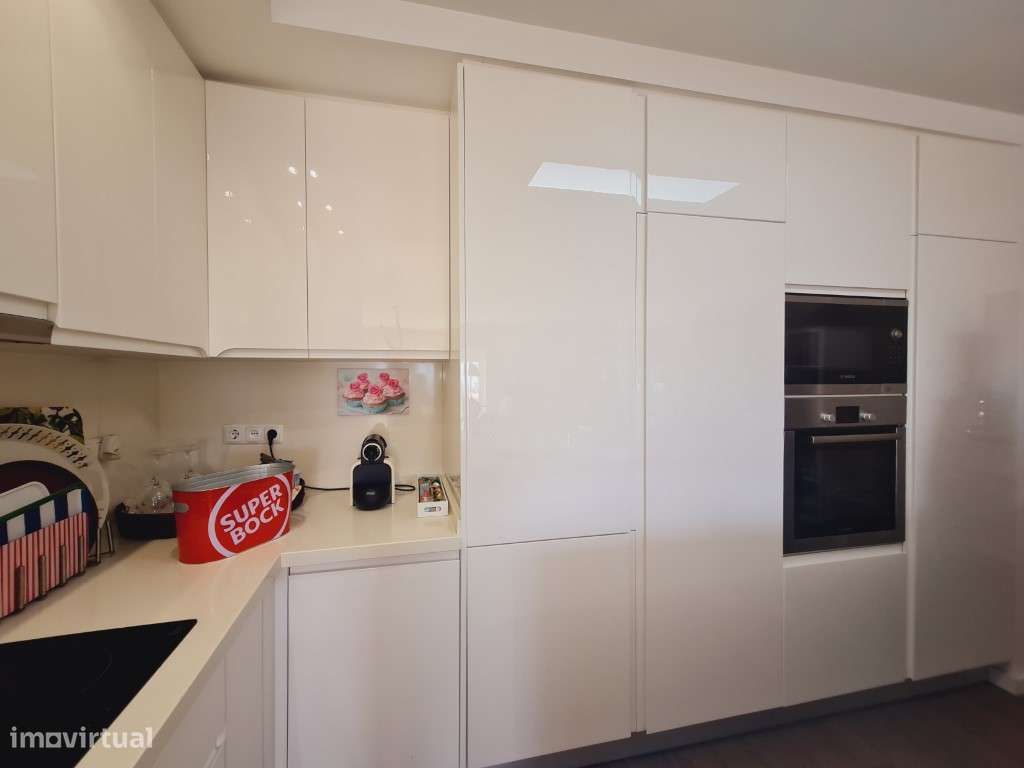 Vende-se T2 com ótima vista de mar-37