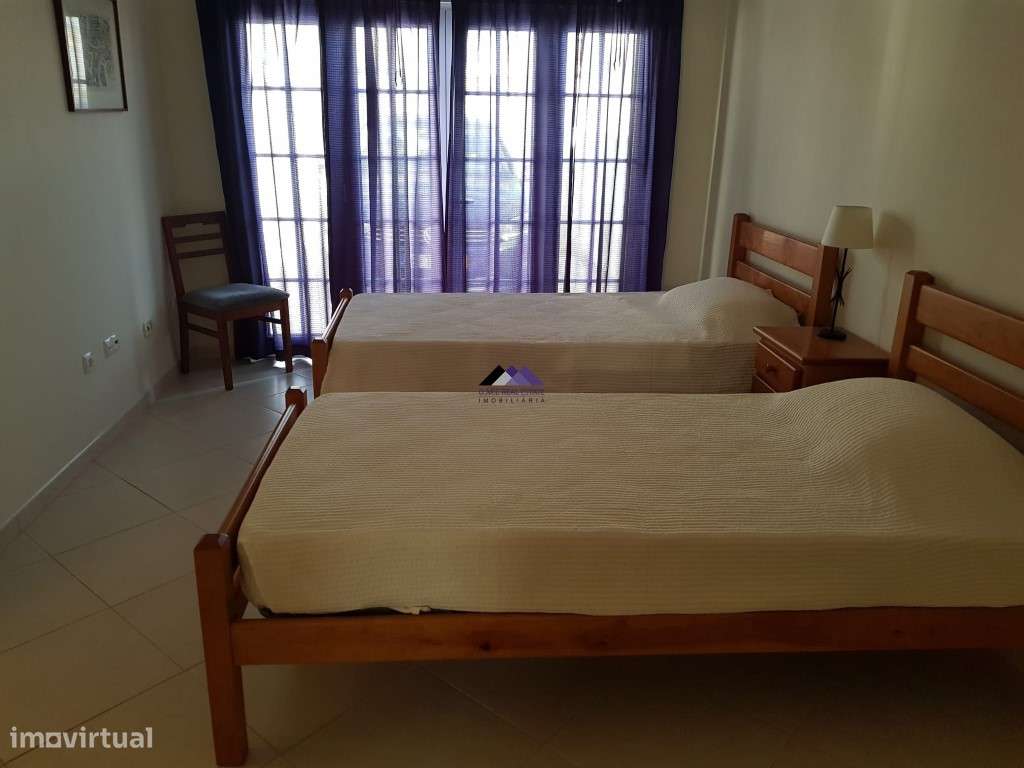 Moradia T3+1 com Estacionamento, Logradouro e Sótão-8