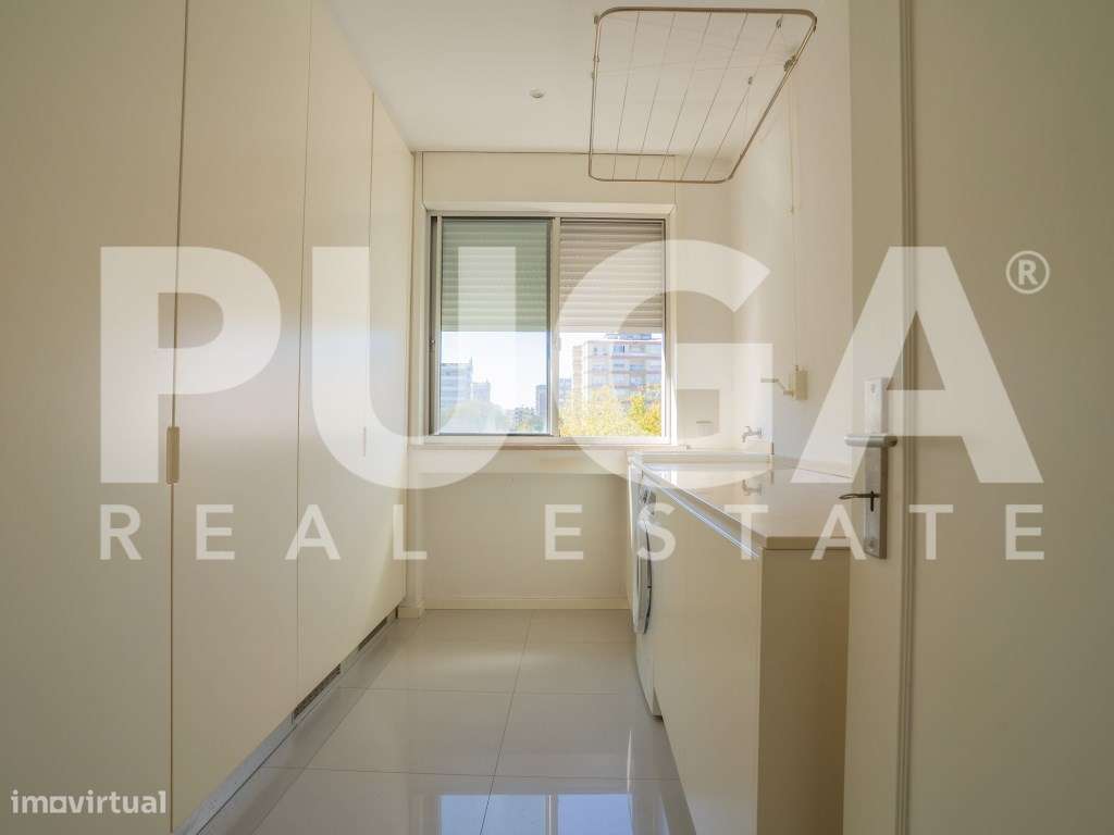 Apartamento de Prestígio na Praça Velásquez - Porto-24