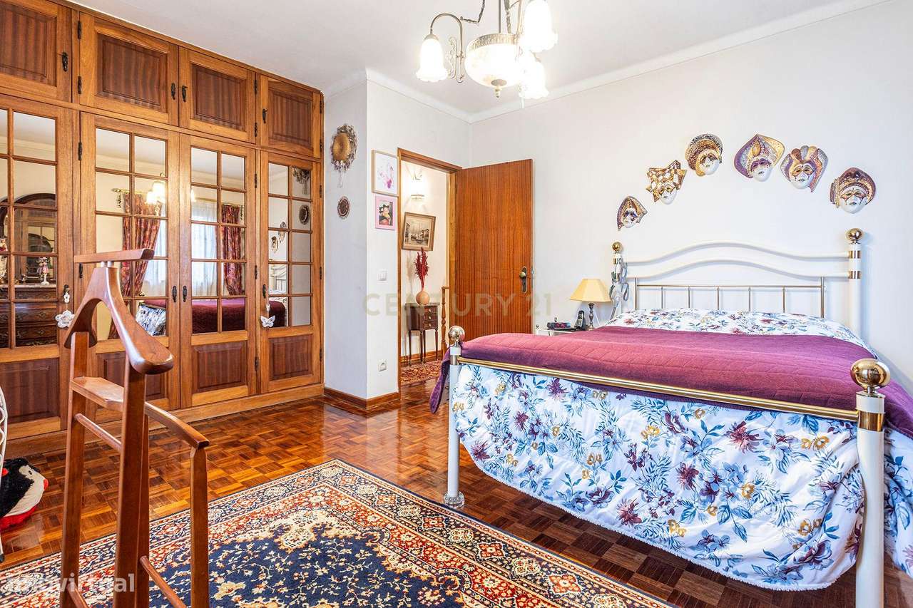 Moradia com características únicas na Aroeira-16