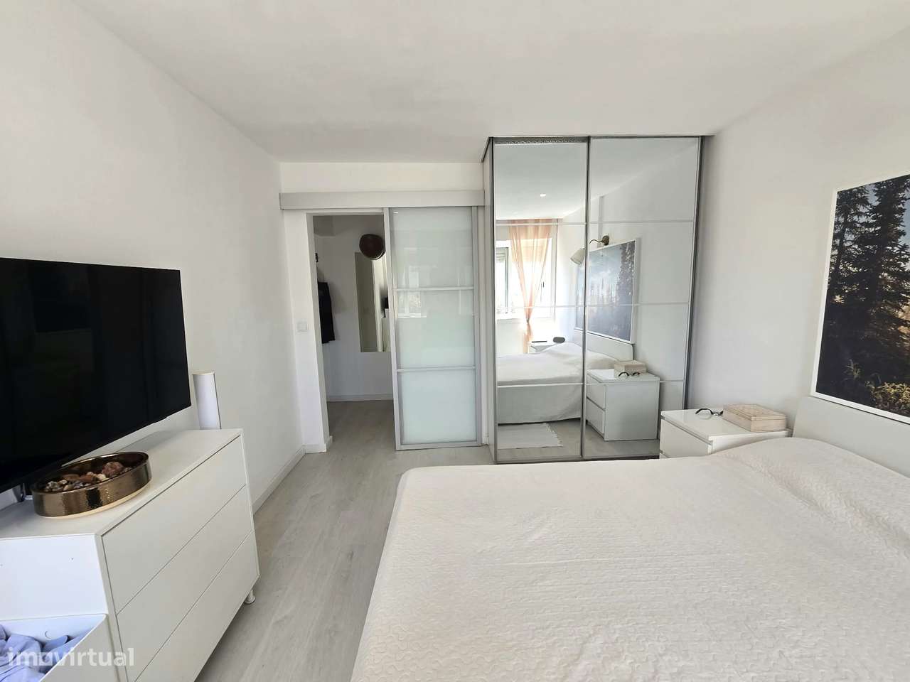 Excelente Apartamento T2 renovado com Open Space e Varanda - Almada-19