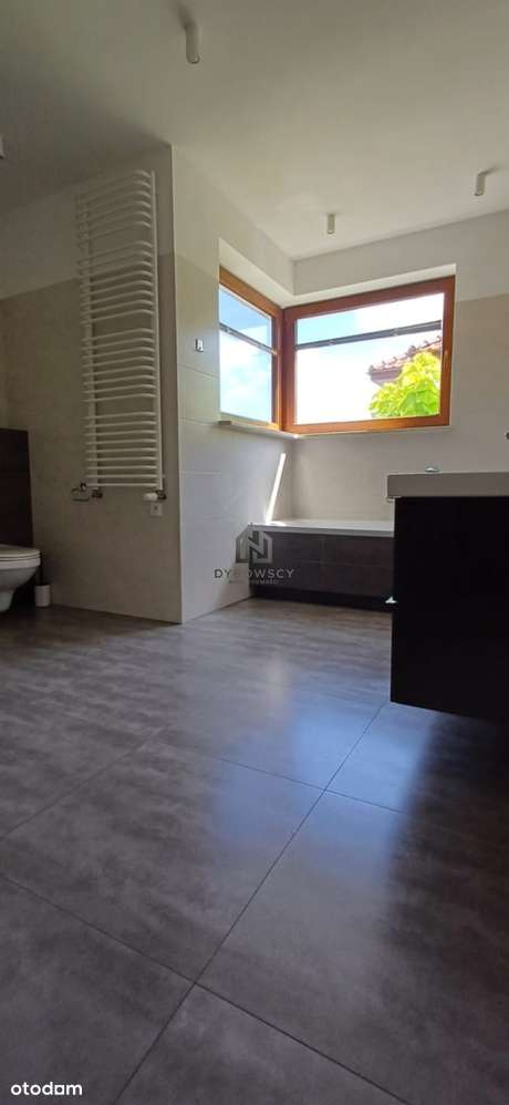 Funkcjonalny bliźniak 200m na zadbanym osiedlu-6