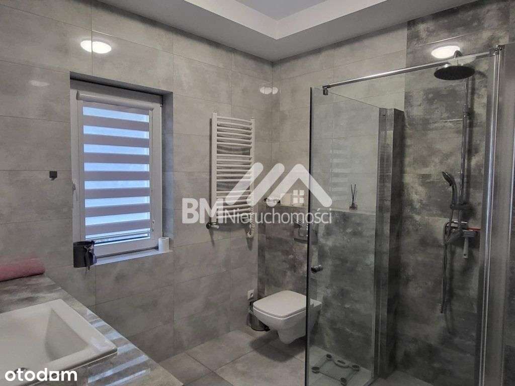 Dom wolnostojący z garażem na dwa samochody.-8