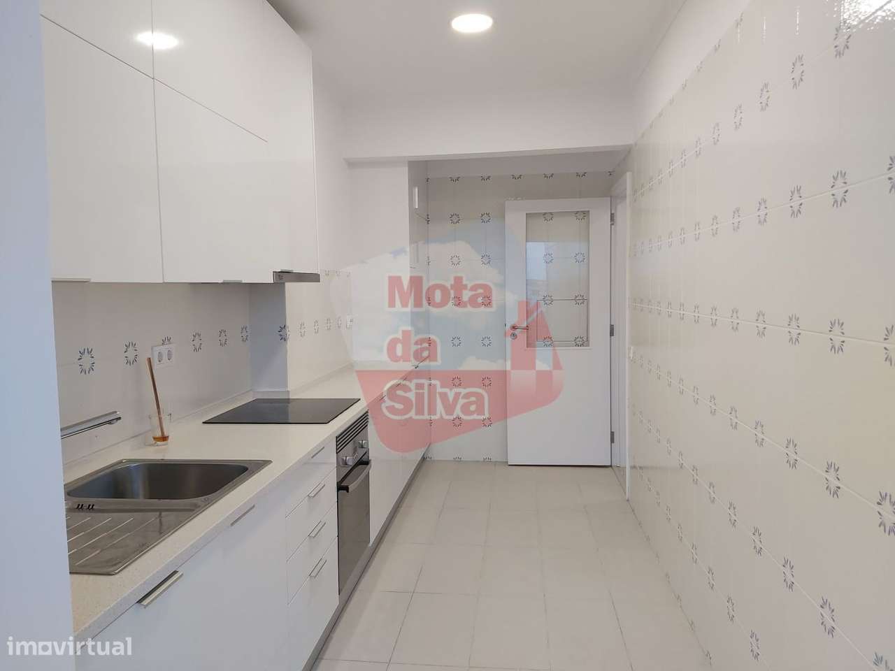 Excelente Apartamento T3 convertido em T2 em Almada - Grande imagem: 2/16