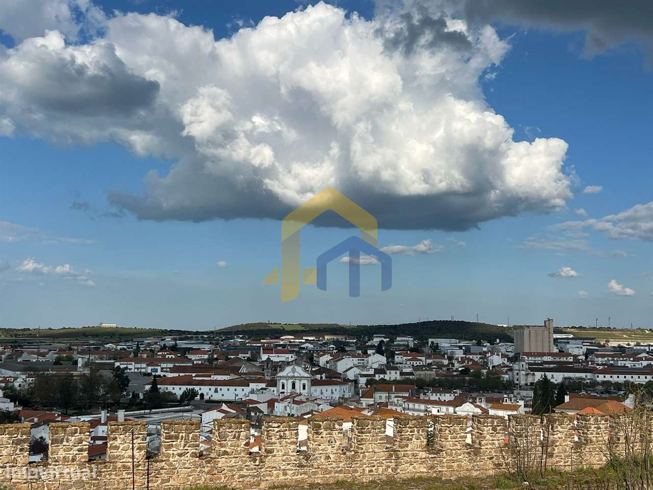 Prédio T5,  zona histórica de Estremoz, junto à Pousada Rainha Santa I-24