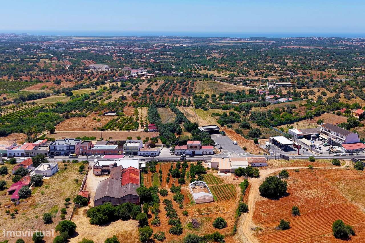 Oportunidade Única Espaço para Projeto de Restauração de Charme em Bol-26