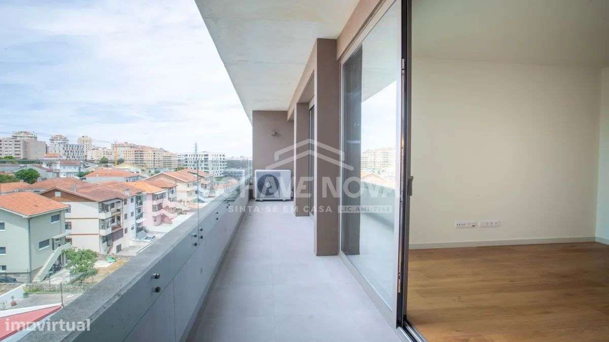 T2 c/ Garagem e Piscina em Oliveira do Douro-3