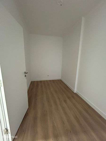 Arrenda-se Moradia duplex remodelada na baixa de Setúbal - Grande imagem: 5/7