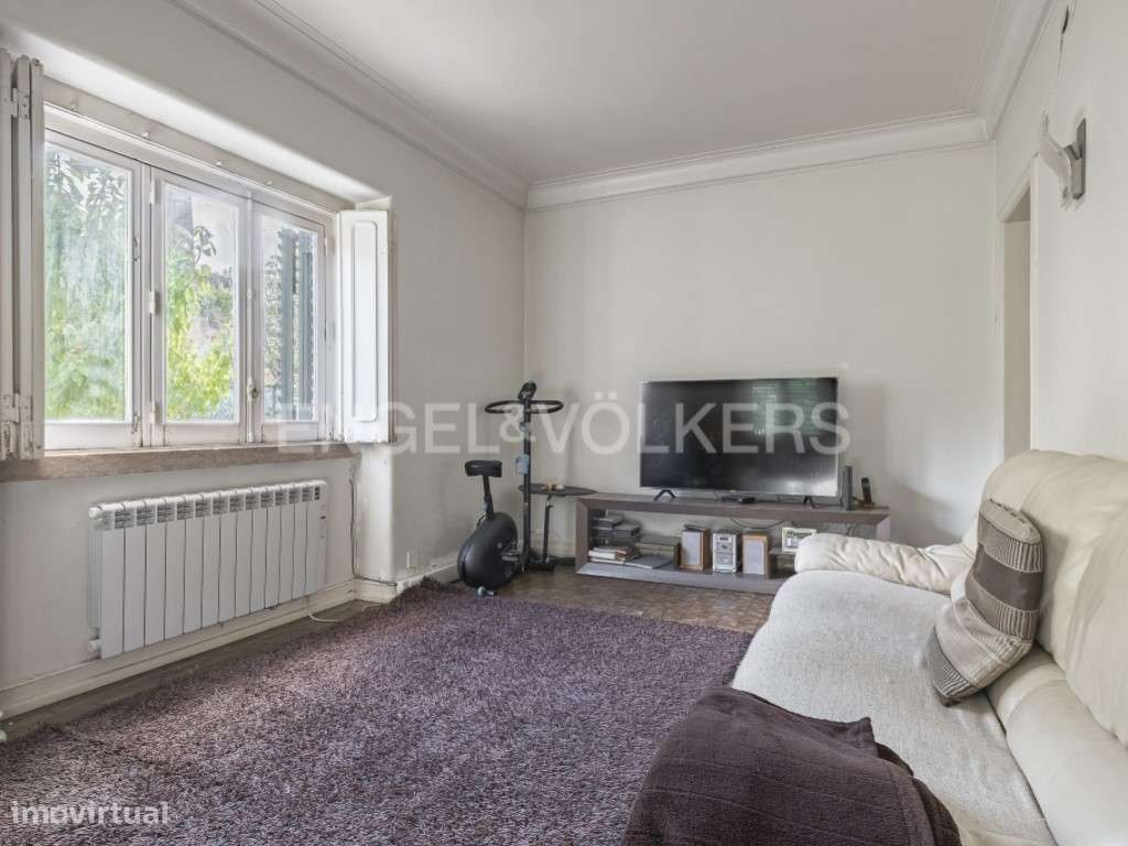 Moradia Isolada com Terreno de 1.300 m² em Alvalade-1