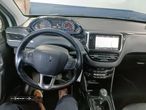 Peugeot 2008 1.2 PureTech Allure EAT6 - 4