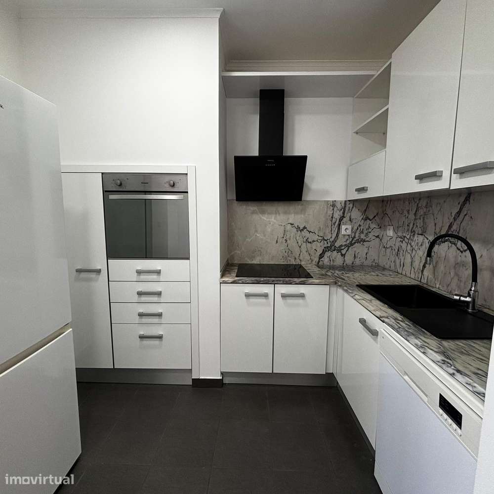 T2+1 Totalmente Remodelado em Edifício Recuperado!-1