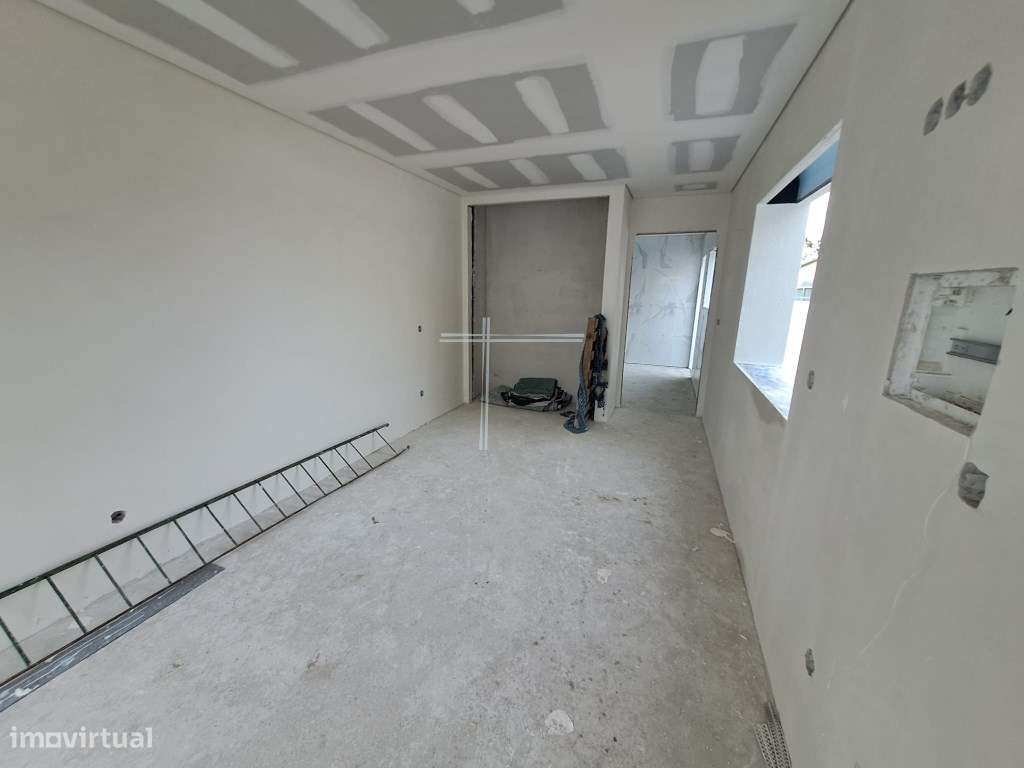 Moradia isolada T3+1, arquitetura contemporânea - Fernão Ferro - Grande imagem: 4/34