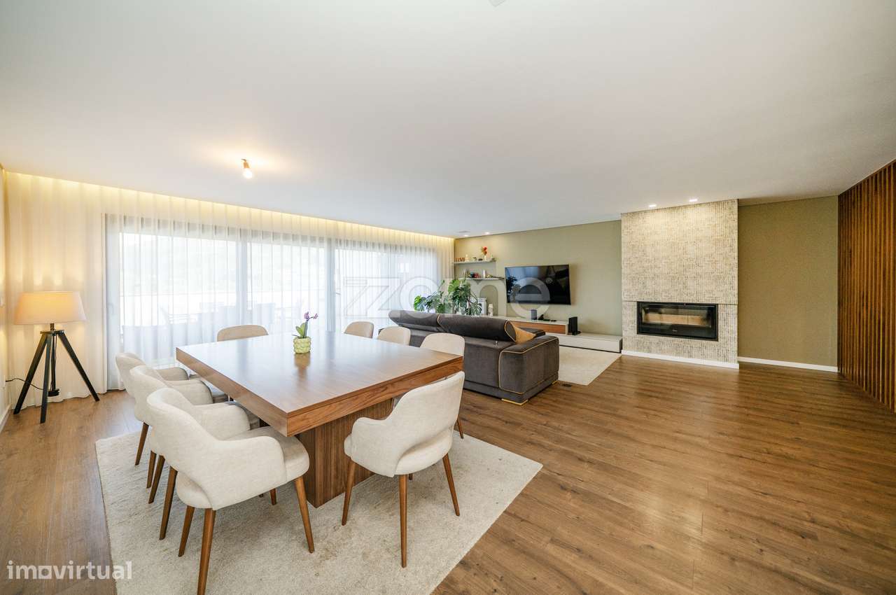 Moradia T3+1 moderna em Lomar com 3 suites, logradouro e garagem - Grande imagem: 1/60