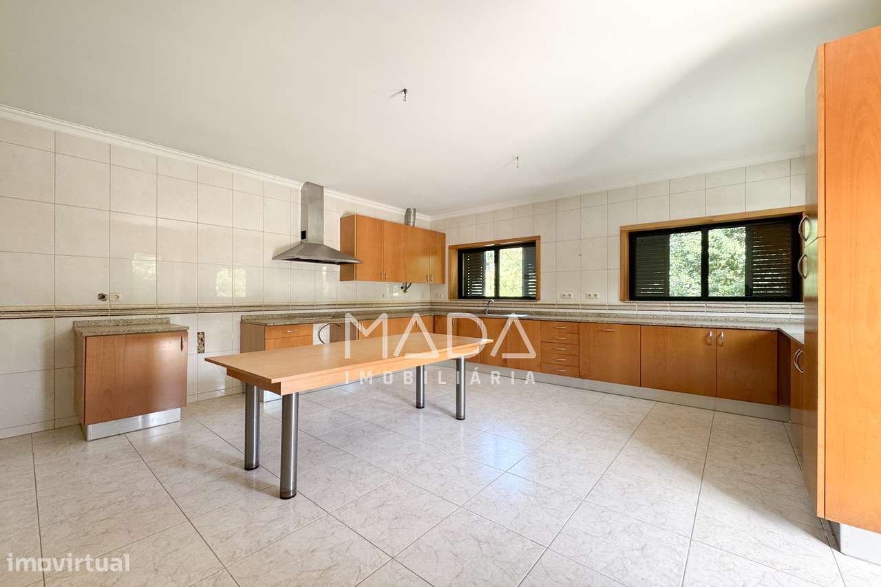 Moradia T4 + Moradia em pedra + terreno (3 artigos) em Lago, Amares-12