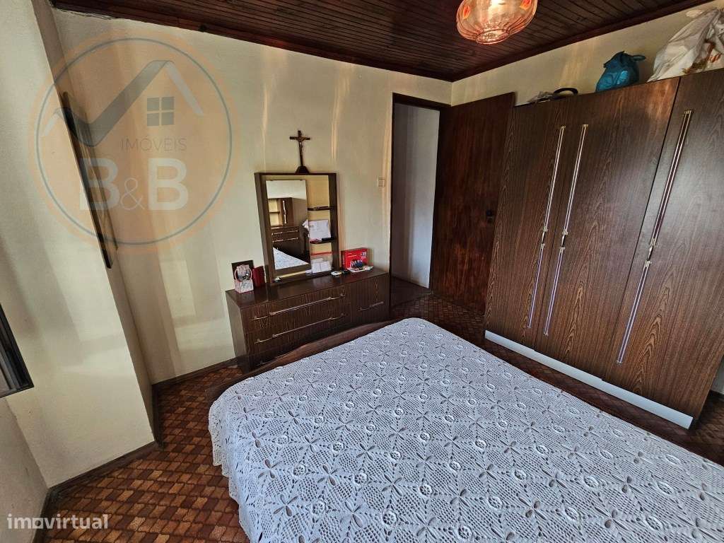Moradia T4, em pedra, com terreno de 2.366 m² e Espigueiro datado d...-24