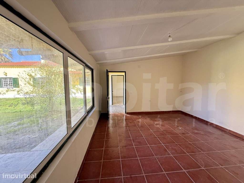 Moradia com Garagem, Piscina e Jardim - Excelente Oportunidade!-18