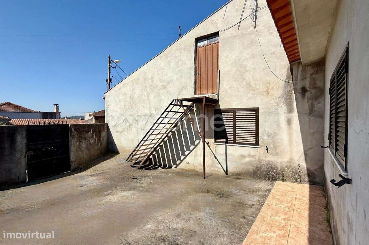 Moradia T2 com Espaço Exterior e Excelente Potencial – Sargento Mor... - Grande imagem: 5/10