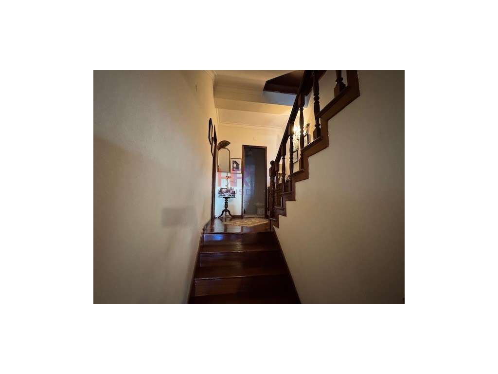 VENDE-SE MORADIA T4+1 COM PISCINA AQUECIDA E GARAGEM.-13