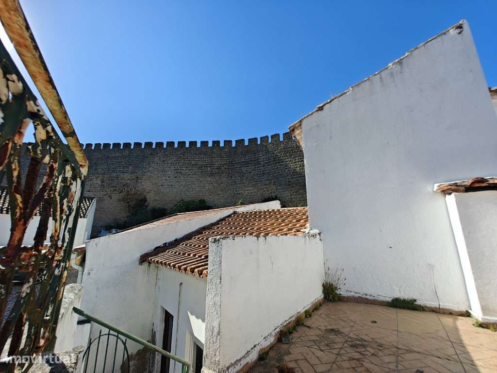 Moradia junto às muralhas do Castelo de Óbidos-29