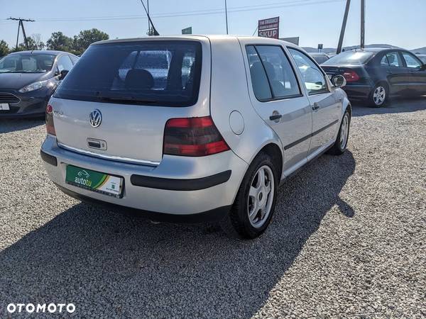 Volkswagen Golf - 5