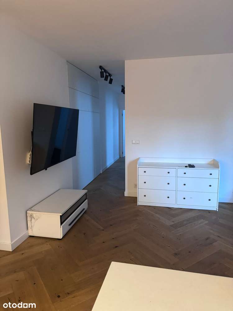 Przestronne mieszkanie z tarasem i garażem w Rembertowie