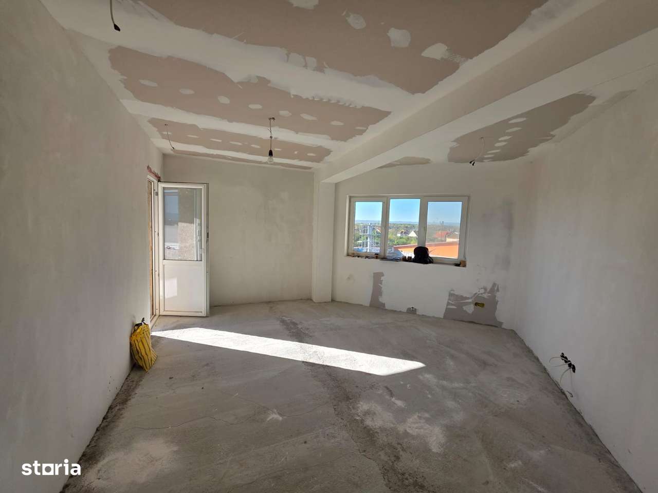 Apartament 4 camere – în curs de amenajare – Simeria, Str. Atelierului - Imagine principală: 5/12